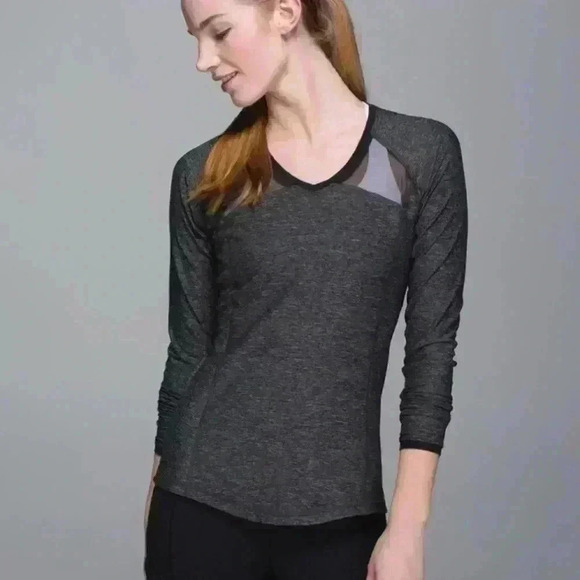 lululemon athletica Tops - Lululemon Women’s Pace Pusher long sleeve shirt black/gray with back pocket sz8